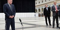 Тонкая прямая красная линия